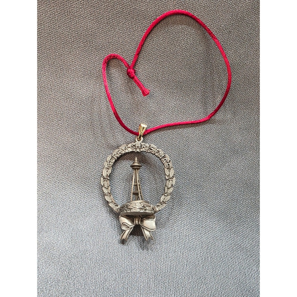 Fort Genuine Pewter Seattle Space Needle Merry Christmas Wreath Ornament Boxed